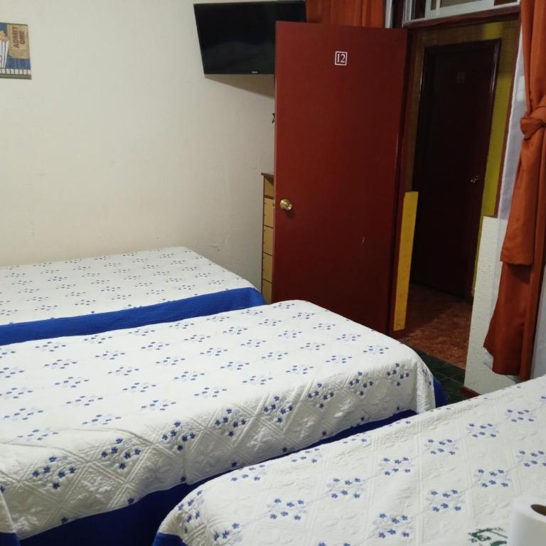 Residencial la Cabaña - Triple Room with Private Bathroom - 7