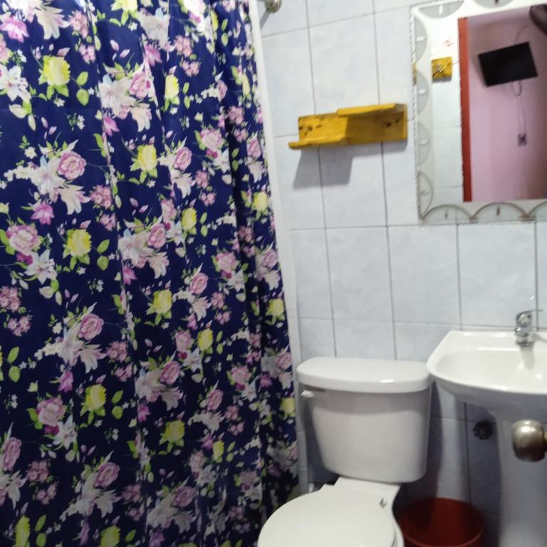Residencial la Cabaña - Triple Room with Private Bathroom - 8