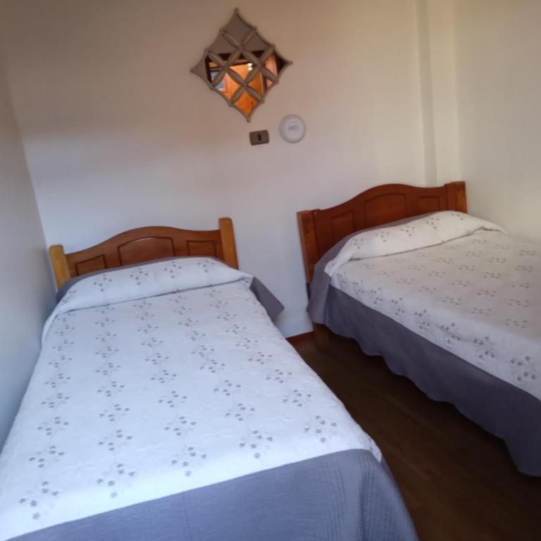 Residencial la Cabaña - Twin Room with Private Bathroom - 2