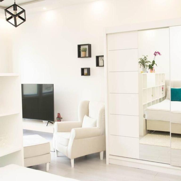 Engadin Sunny Studio - Central Location - One-Bedroom Apartment - 1