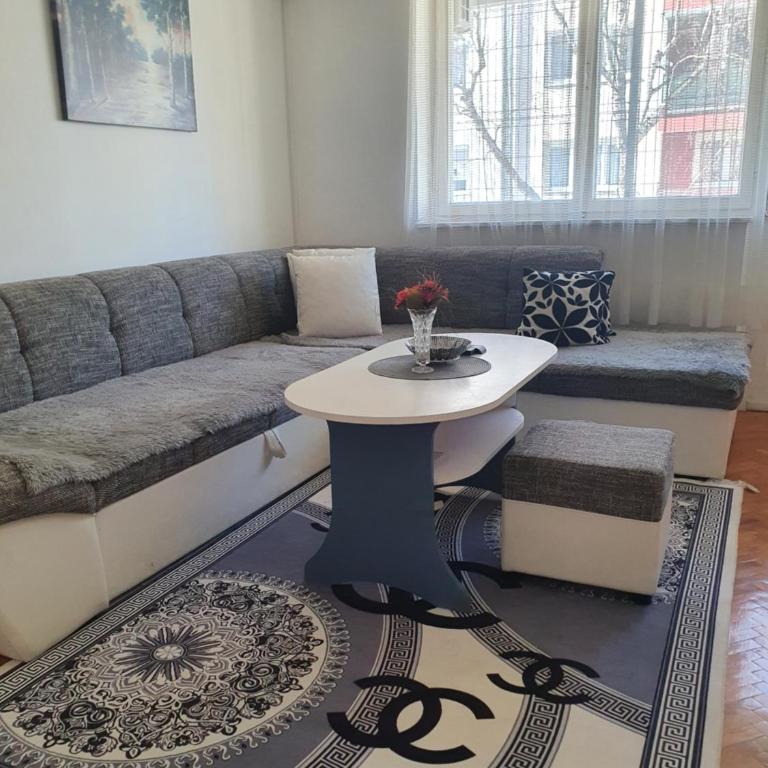 Diamond M Apartment - One-Bedroom Apartment - 1
