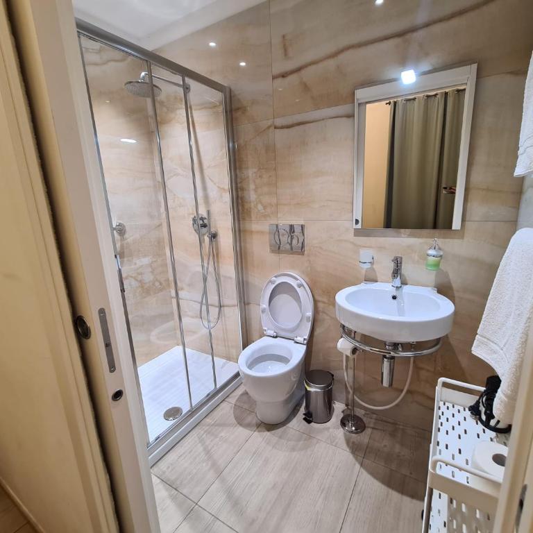 Central Savona - Double Room with Extra Bed - 6