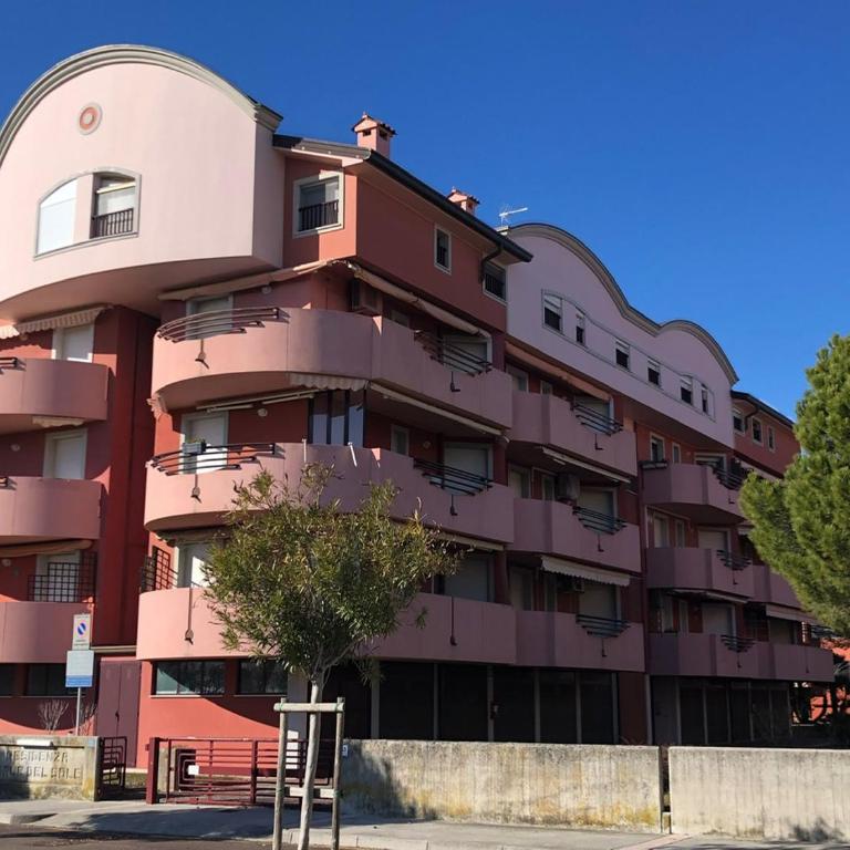 VIALE DEL SOLE - Appartamento con 2 Camere da Letto - 2