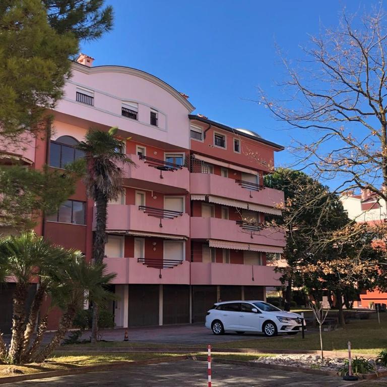 VIALE DEL SOLE - Appartamento con 2 Camere da Letto - 3