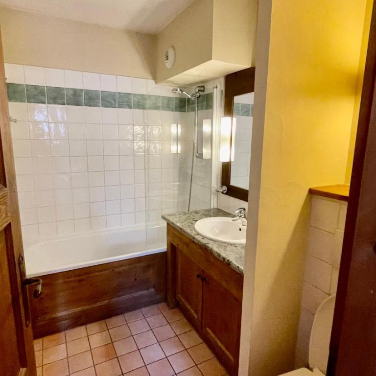 Arc 1950 - Appt 2CH - 6 pers - Rés 5* luxe - Piscine, sauna, hamman, jacuzzi - Classé 5 cristaux Paradiski - Apartment mit 2 Schlafzimmern - 12
