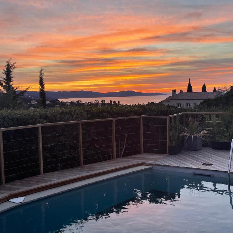 VILLA PERLA SAINT-TROPEZ CAVALAIRE sur MER, 3-5 chambres, vue mer, piscine chauffée avril à octobre - Villa con Vista Mare - 12