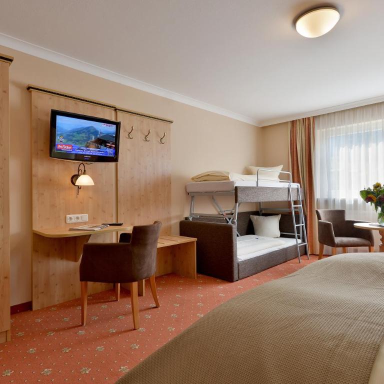 Hotel Mesnerwirt - Zentrumslage - Vierbettzimmer - 3