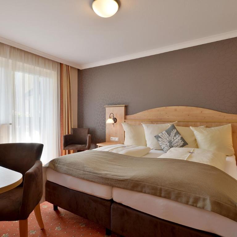 Hotel Mesnerwirt - Zentrumslage - Fünfbettzimmer - 4