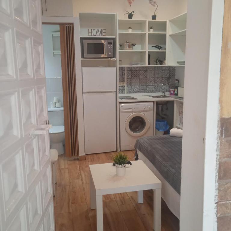 Estudio cerca del Carrefour rosaleda - Apartamento de 1 dormitorio - 11