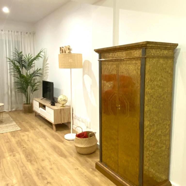 Lovely New apartment 20 minutes from Barcelona center. - Two-Bedroom Apartment - 6