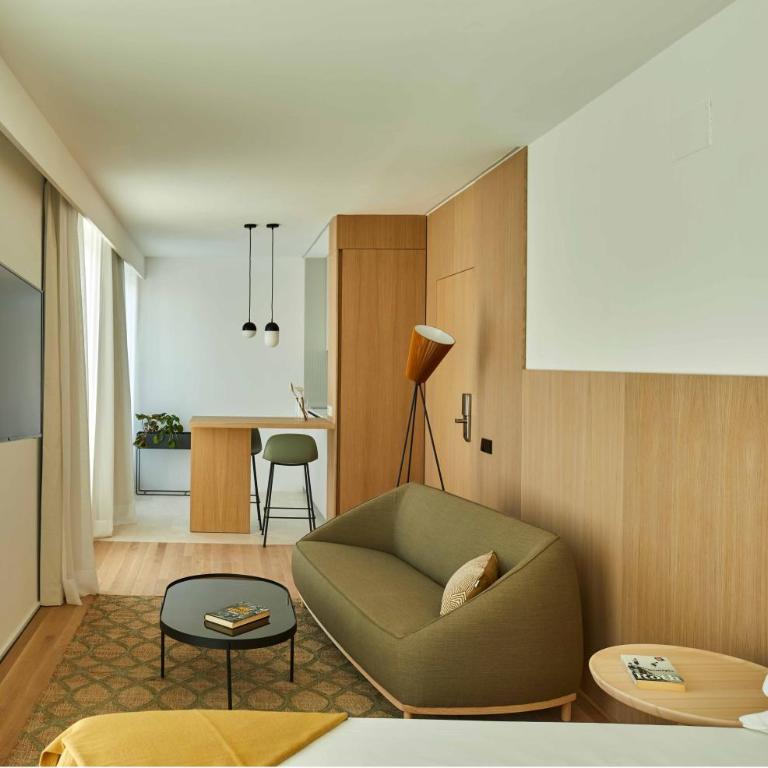 60 Balconies Iconic - Studio with Terrace - 4