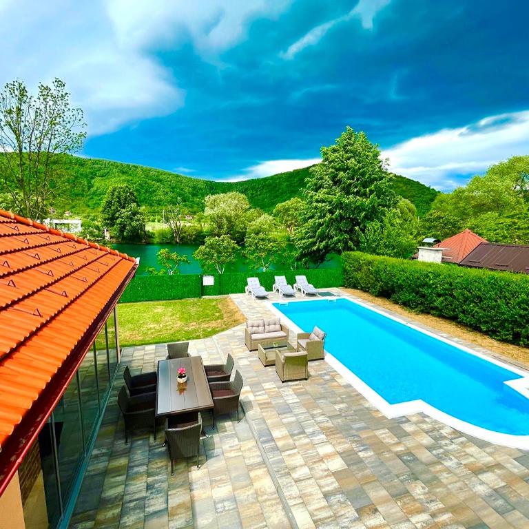 Crystal Račić - Three-Bedroom House - 1
