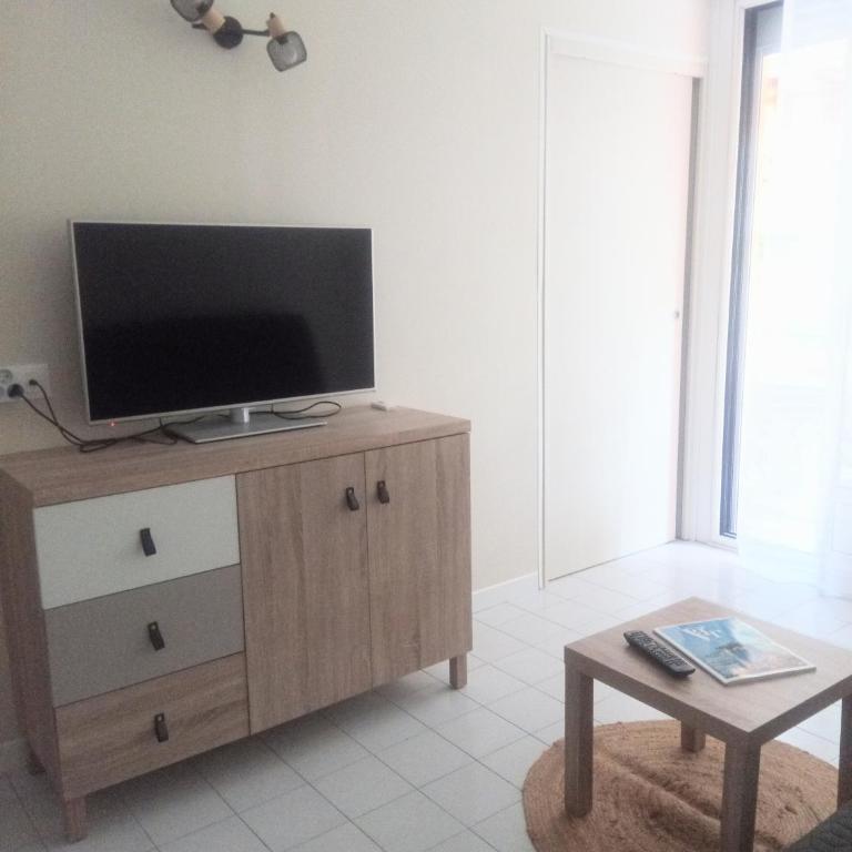Frejus Plage, Appartement entier , piscine,parking,plage à 200m - Apartment mit 1 Schlafzimmer - 4