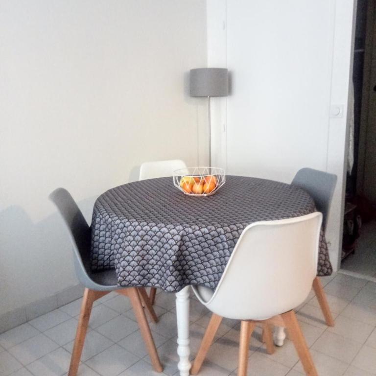 Frejus Plage, Appartement entier , piscine,parking,plage à 200m - Apartment mit 1 Schlafzimmer - 6