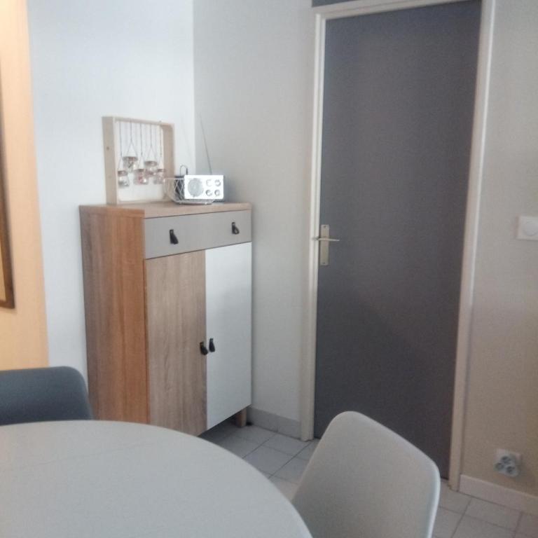 Frejus Plage, Appartement entier , piscine,parking,plage à 200m - Apartment mit 1 Schlafzimmer - 9
