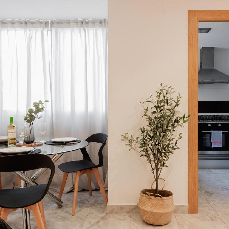 Apartamentos FV Flats Valencia - Mestalla 5 - Three-Bedroom Apartment - 2nd Floor - 4