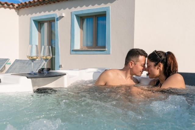 AQUA SARDINIA boutique hotel - Camera Deluxe Matrimoniale/Doppia con Letti Singoli, con Vasca Idromassaggio - 1