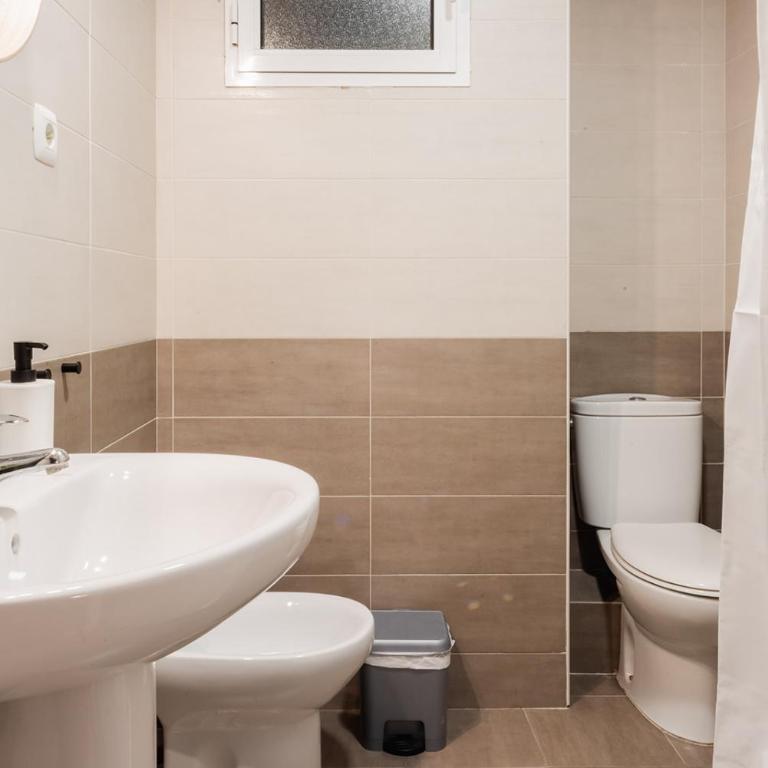 Apartamentos FV Flats Valencia - Mestalla 9 - Three-Bedroom Apartment - 4th Floor - 13