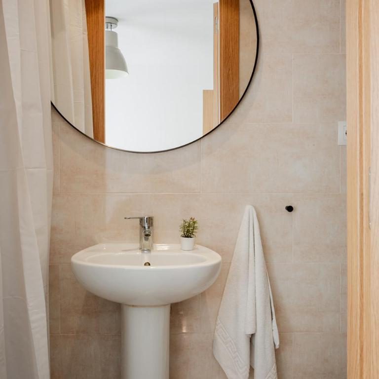 Apartamentos FV Flats Valencia - Mestalla 9 - Three-Bedroom Apartment - 11
