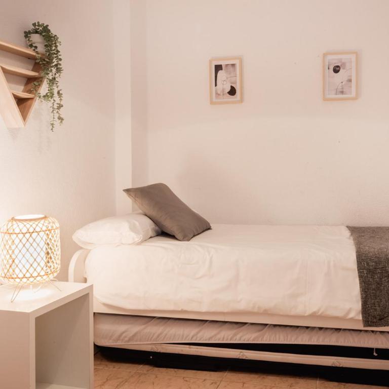 Apartamentos FV Flats Valencia - Mestalla 9 - Three-Bedroom Apartment - 20