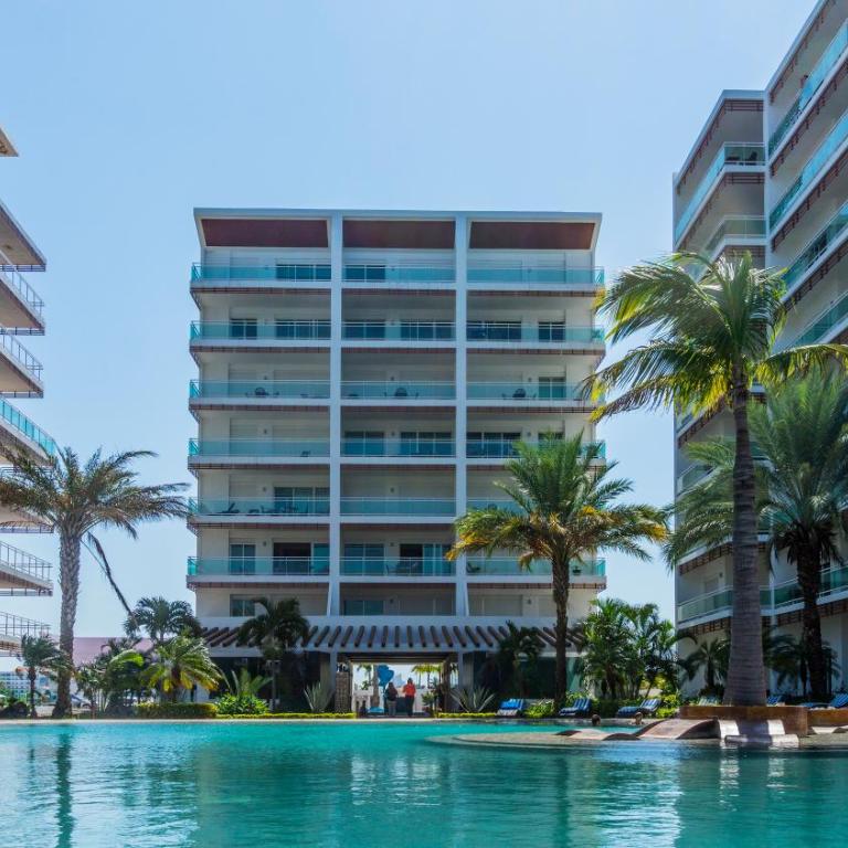 Pacifika 7007 con vista panorámica a la marina - Three-Bedroom Apartment - 1