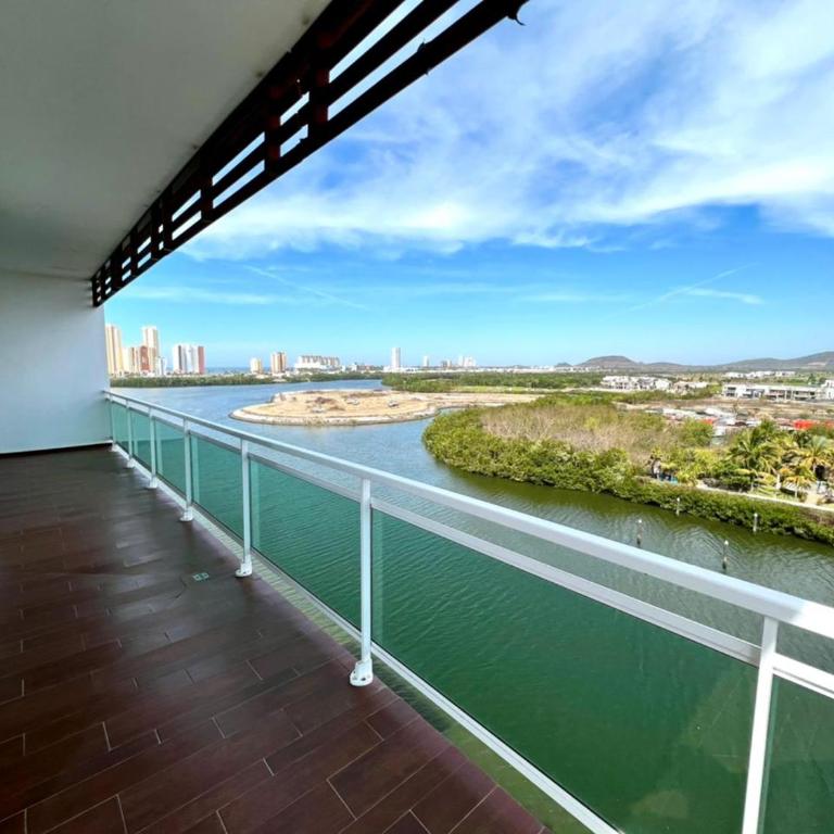 Pacifika 7007 con vista panorámica a la marina - Three-Bedroom Apartment - 7