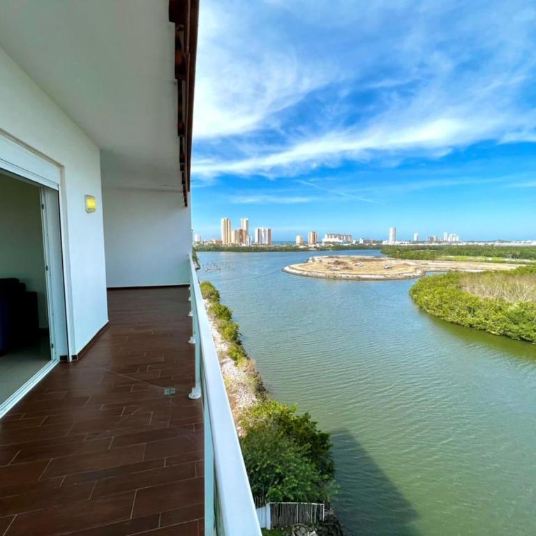 Pacifika 7007 con vista panorámica a la marina - Three-Bedroom Apartment - 8