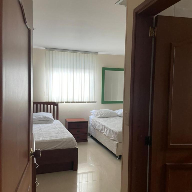 SUPER CASA CLUB CONDOMINIO EL PEÑON GIRARDOT - Casa de 3 dormitorios - 18
