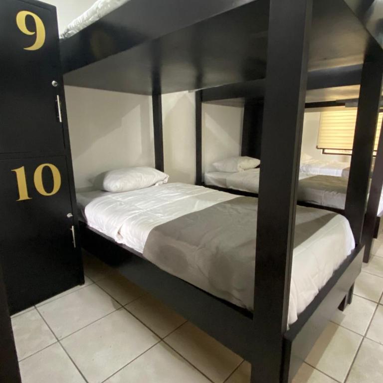 Hostal San Bernabé - Bed in 4-Bed Mixed Dormitory Room - 3