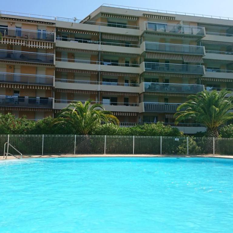 Frejus Plage, Appartement entier , piscine,parking,plage à 200m - Apartment mit 1 Schlafzimmer - 1