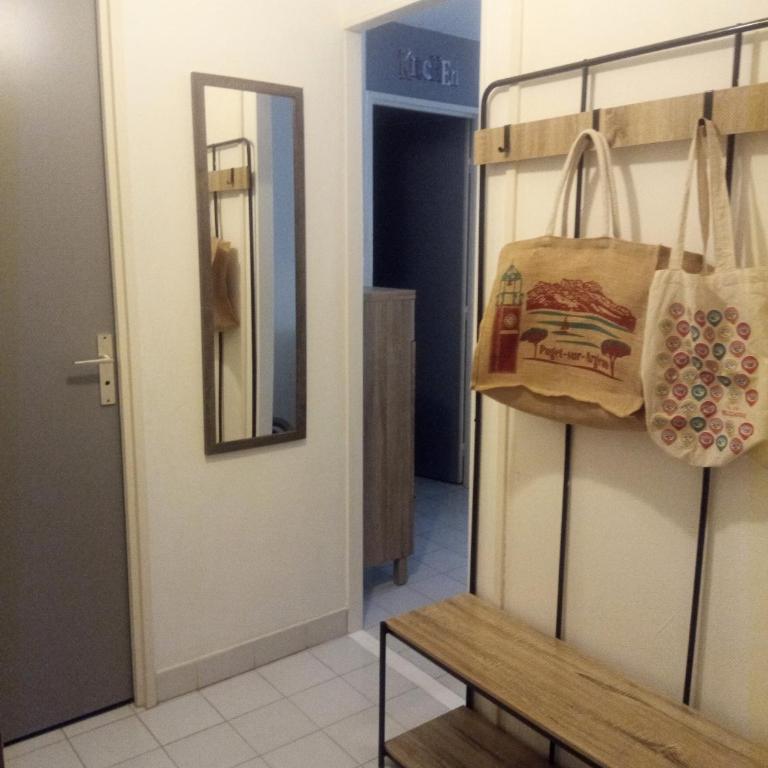 Frejus Plage, Appartement entier , piscine,parking,plage à 200m - Apartment mit 1 Schlafzimmer - 18