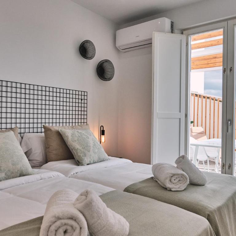 ALDARA SUITES - One-Bedroom Apartment with Terrace - 3