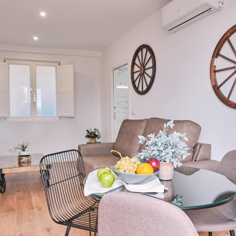 ALDARA SUITES - One-Bedroom Apartment with Terrace - 6
