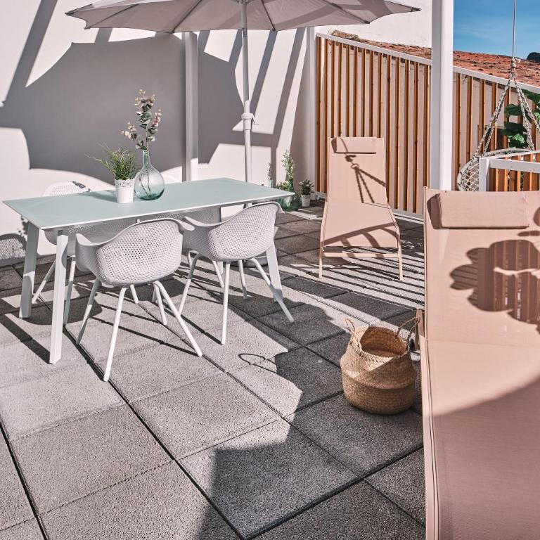 ALDARA SUITES - One-Bedroom Apartment with Terrace - 8