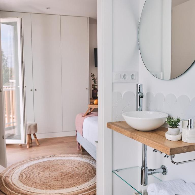 ALDARA SUITES - One-Bedroom Apartment - 8