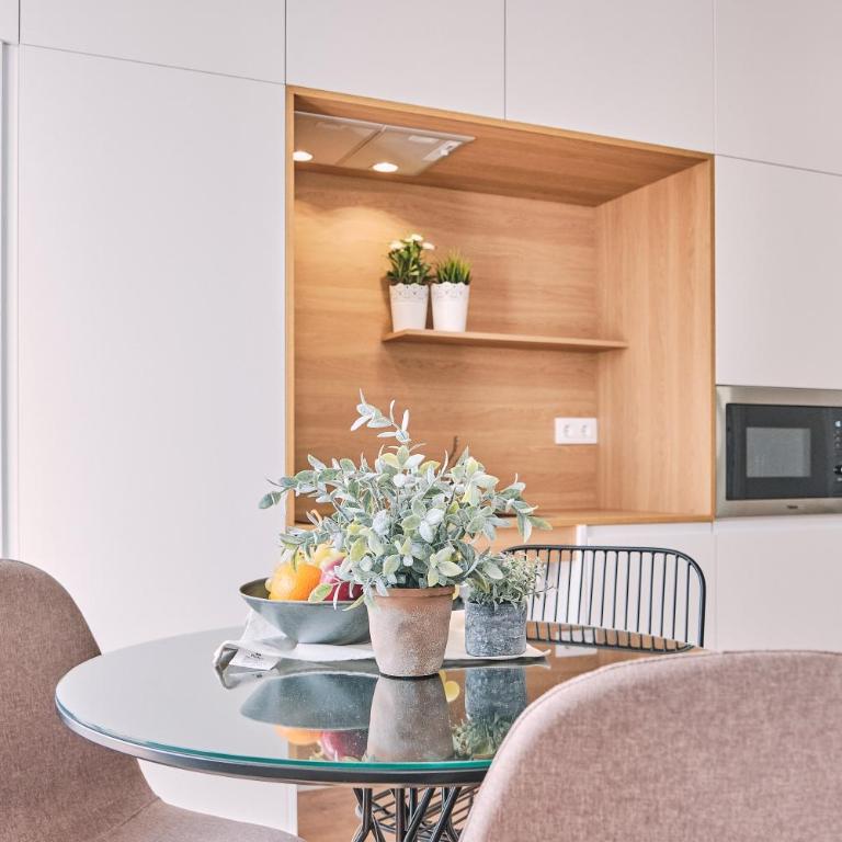 ALDARA SUITES - One-Bedroom Apartment with Terrace - 11
