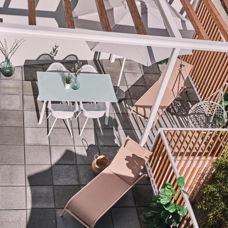 ALDARA SUITES - One-Bedroom Apartment with Terrace - 12
