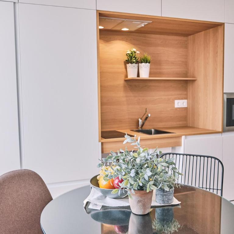 ALDARA SUITES - One-Bedroom Apartment with Terrace - 13
