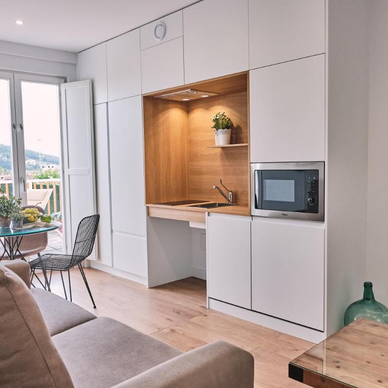 ALDARA SUITES - One-Bedroom Apartment with Terrace - 14