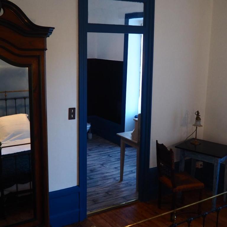 La Garenne de Morestel - Chambre Double avec Salle de Bains Privative - 2