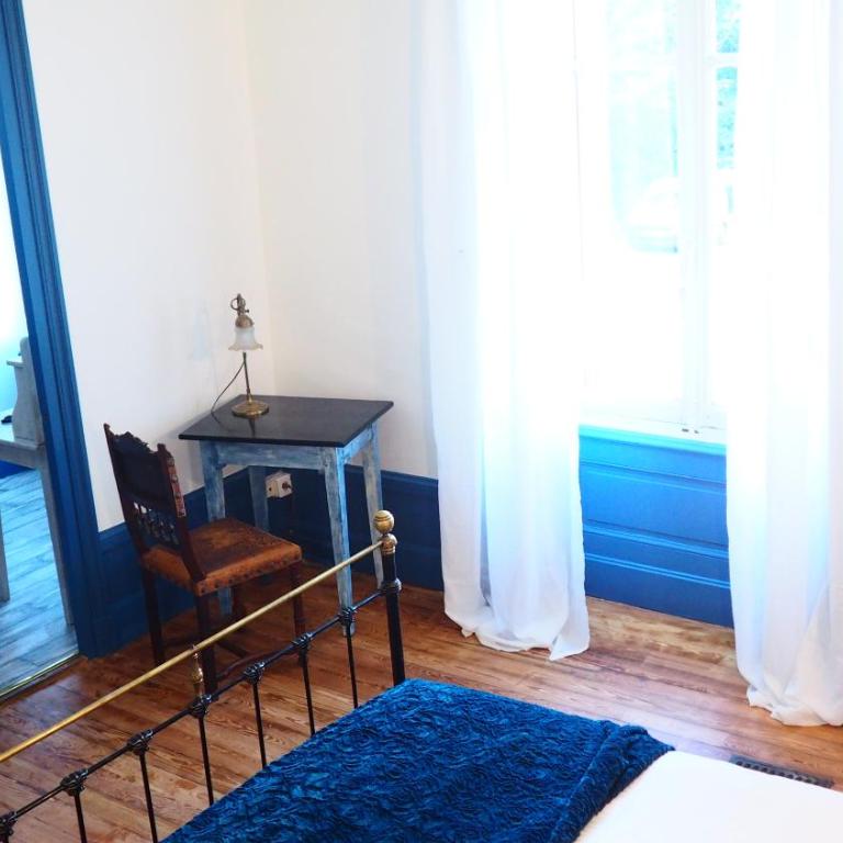 La Garenne de Morestel - Chambre Double avec Salle de Bains Privative - 1