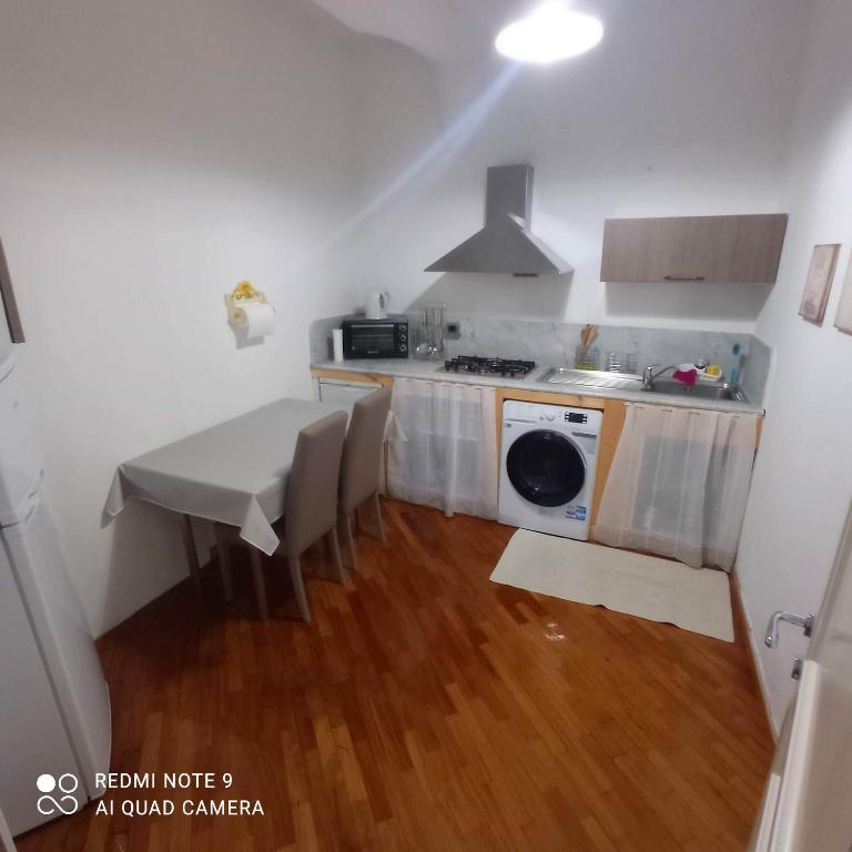 Domus Sottoripa - Appartamento con 3 Camere da Letto - 9