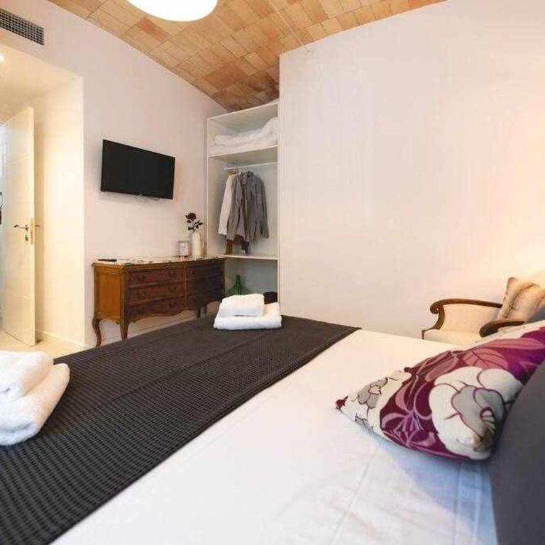 Newly renovated room w Pool & BikeParking - Habitación Doble - 4