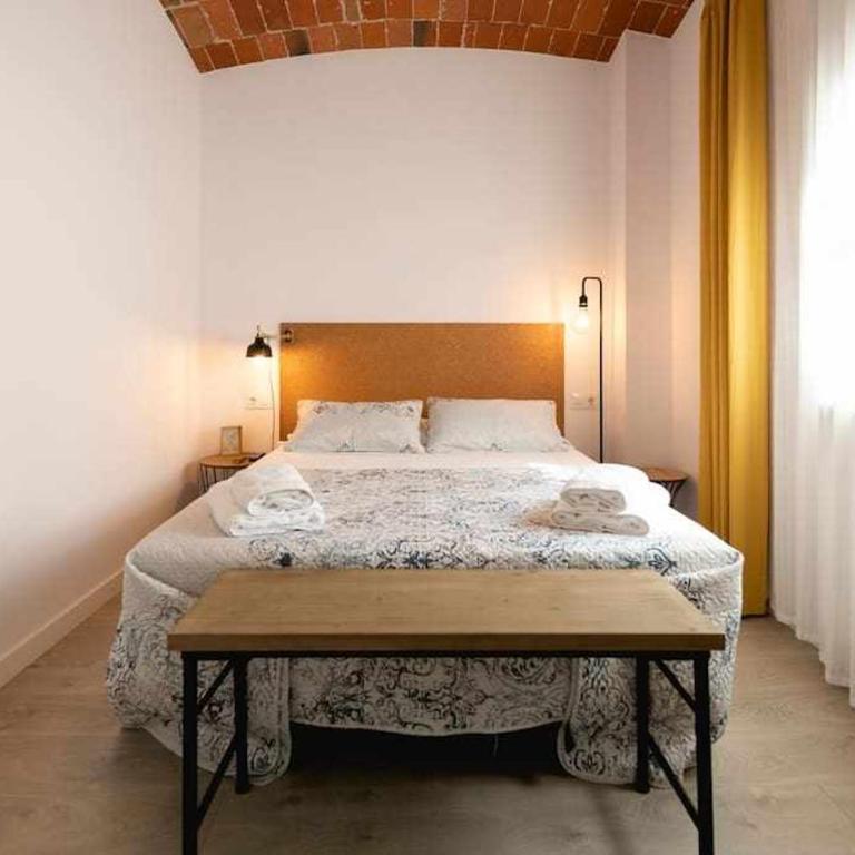 Newly renovated room w Pool & BikeParking - Habitación Doble con baño privado - 1