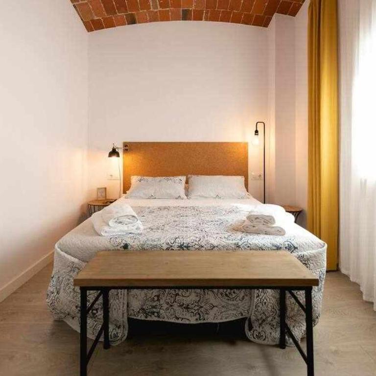 Newly renovated room w Pool & BikeParking - Habitación Doble con baño privado - 6