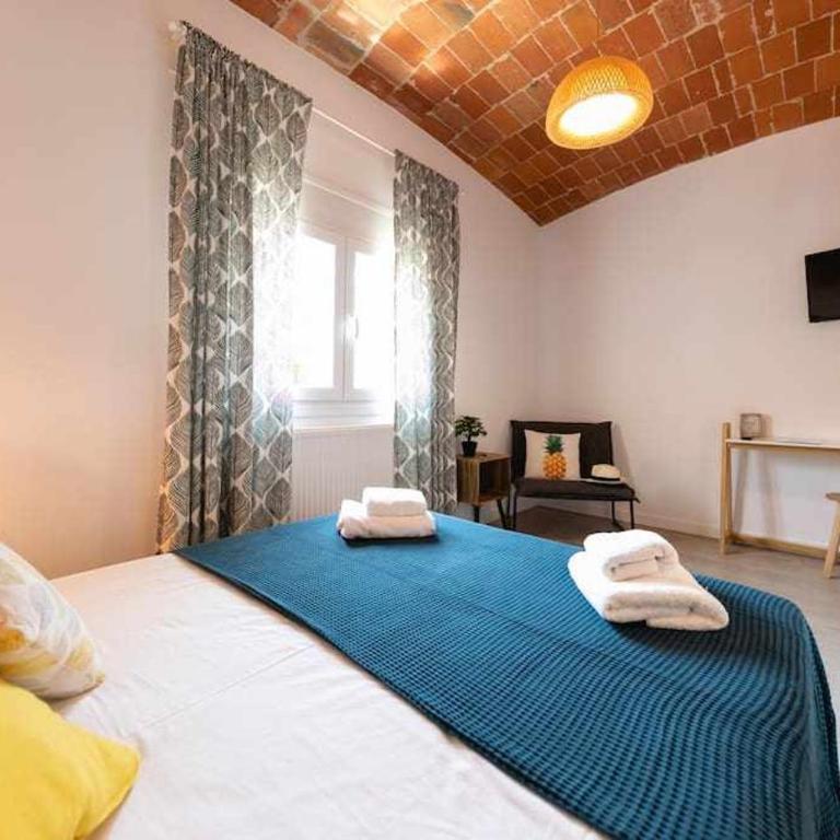 Newly renovated room w Pool & BikeParking - Habitación Doble Deluxe con ducha - 5