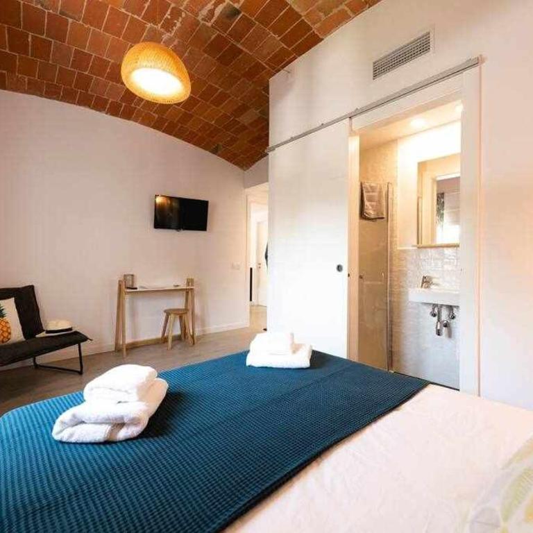 Newly renovated room w Pool & BikeParking - Habitación Doble Deluxe con ducha - 11
