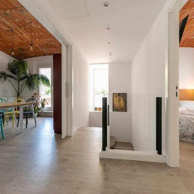 Newly renovated room w Pool & BikeParking - Habitación Doble con baño privado - 14
