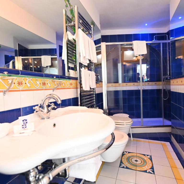 Hotel Croce Di Amalfi - Camera Matrimoniale con Balcone - 10