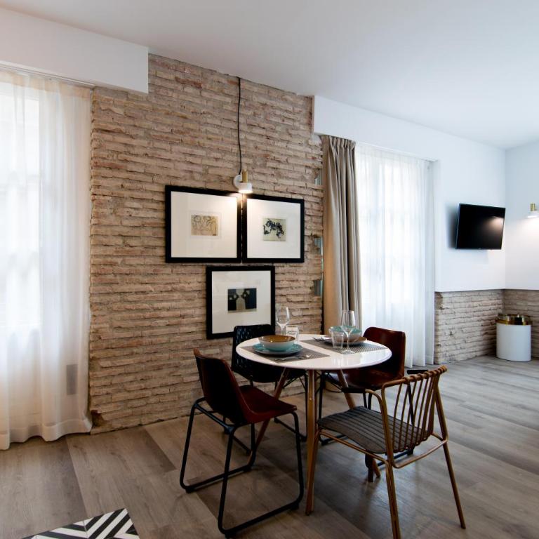 MYR Plaza Mercado & Spa - Standard Family Room - 9